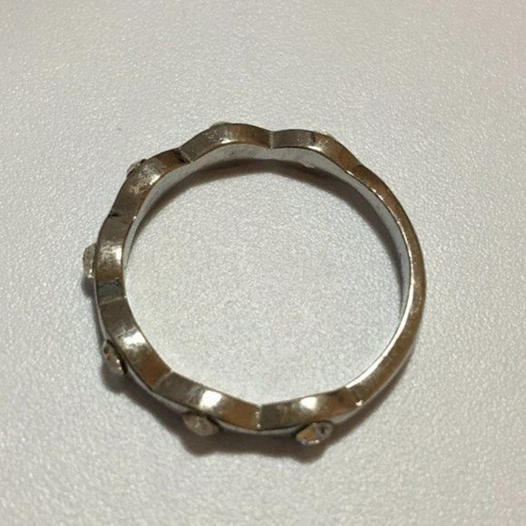 Silver Tone Ring Clear Rhinestones Simulated Diamonds Costume Jewelry Size 8 - Picture 4 of 8